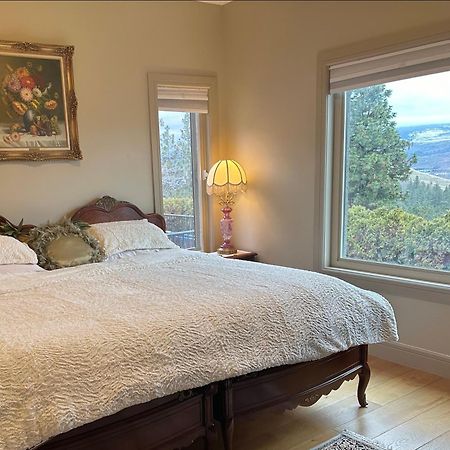Under The Tree - Bed & Breakfast Kelowna Eksteriør billede