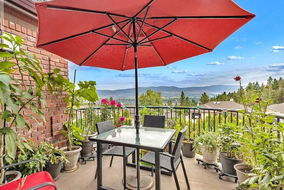 Under The Tree - Bed & Breakfast Kelowna Eksteriør billede